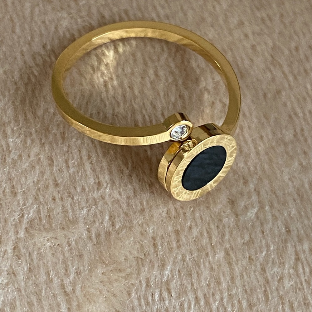 18k gold plated Resizable ring NEW